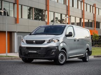 2019-Peugeot-Expert-2-front-qtr