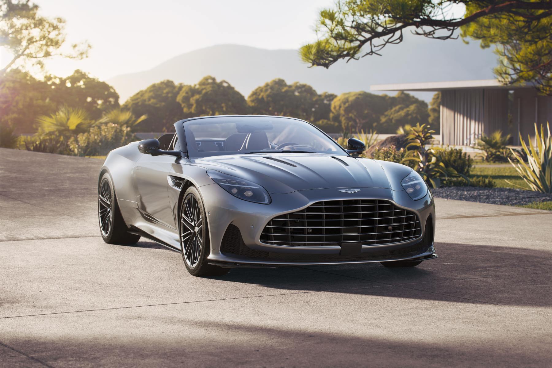 Aston Martin DB12 Volante web 1