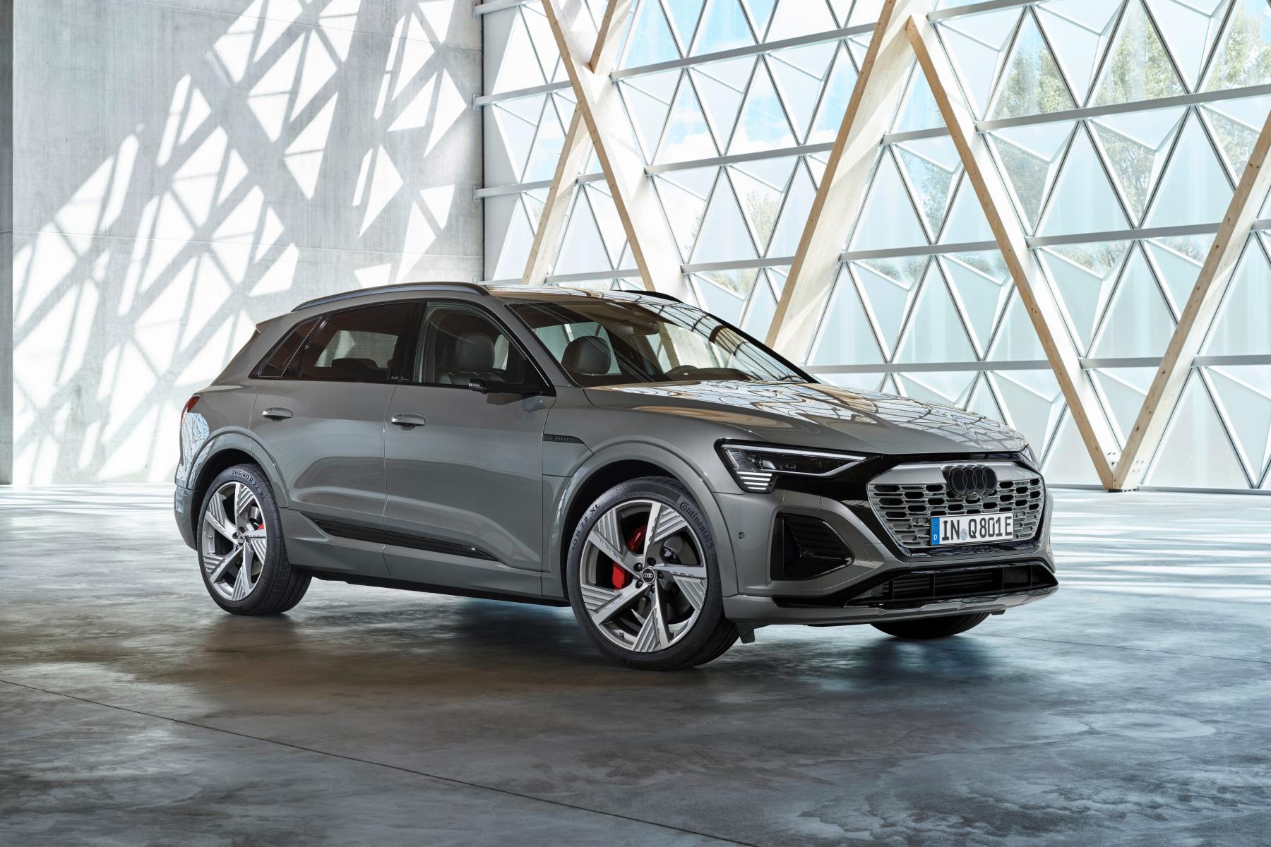  Audi Q8 55 e-tron w