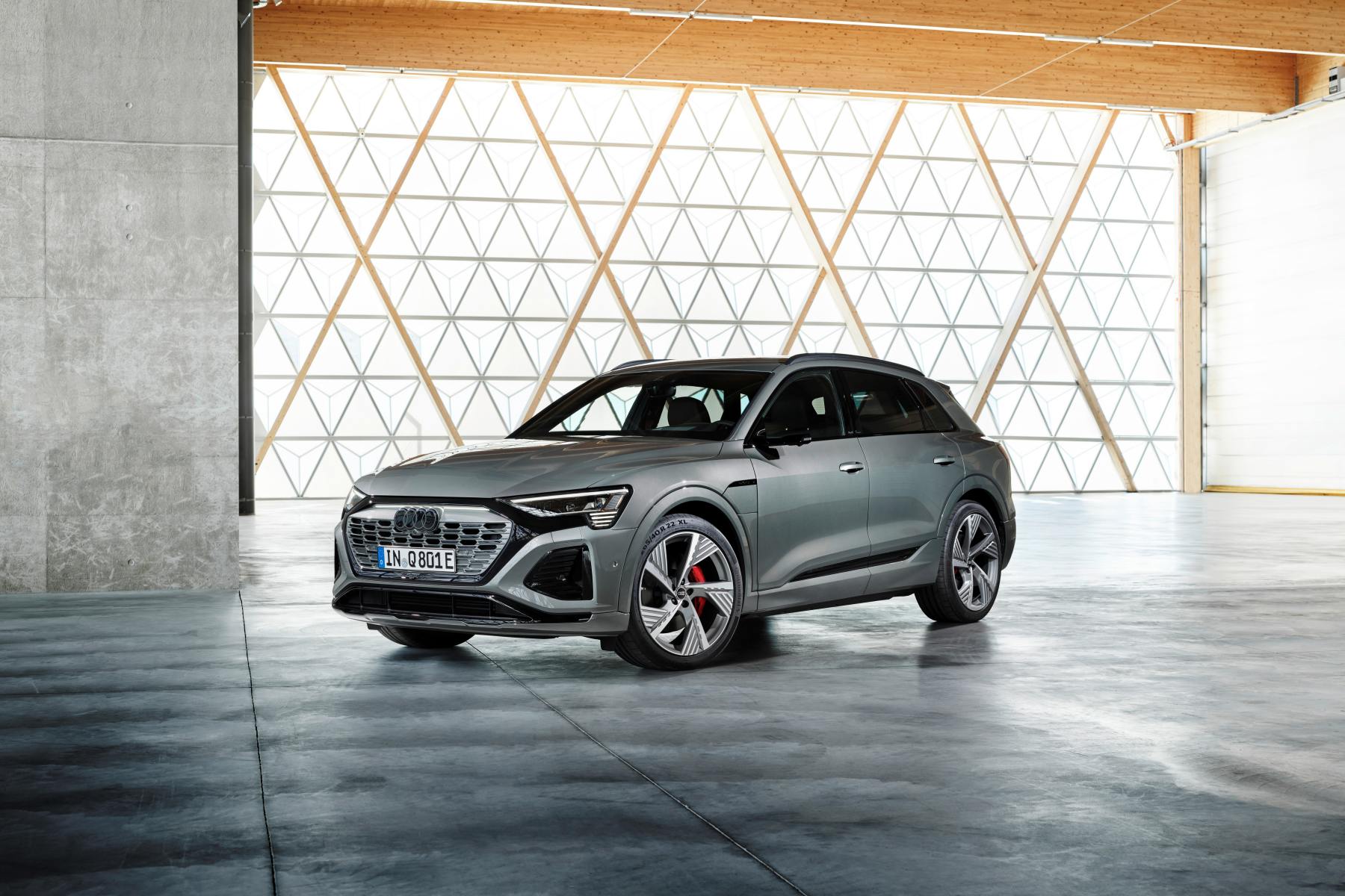  Audi Q8 55 e-tron w