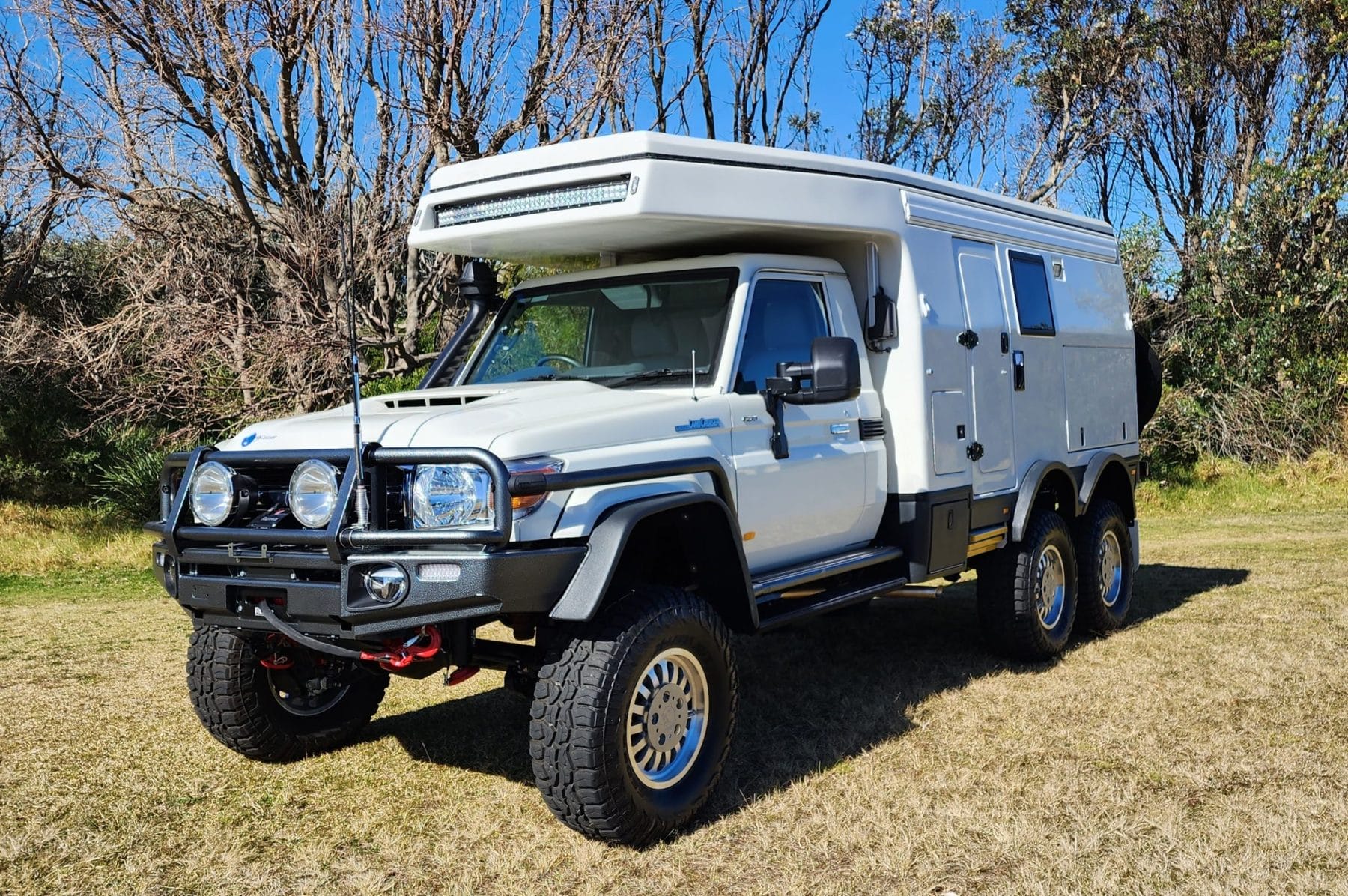 EARTHCRUISER AUSTRALIA UNVEILS EXTREME 330 XTR6X6 784397