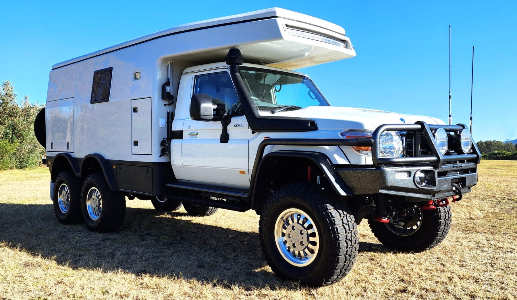 EARTHCRUISER AUSTRALIA UNVEILS EXTREME 330 XTR6X6 784495