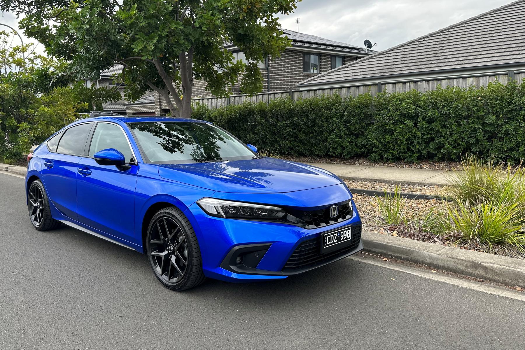 Honda Civic Hybrid e-HEV front quarter 1