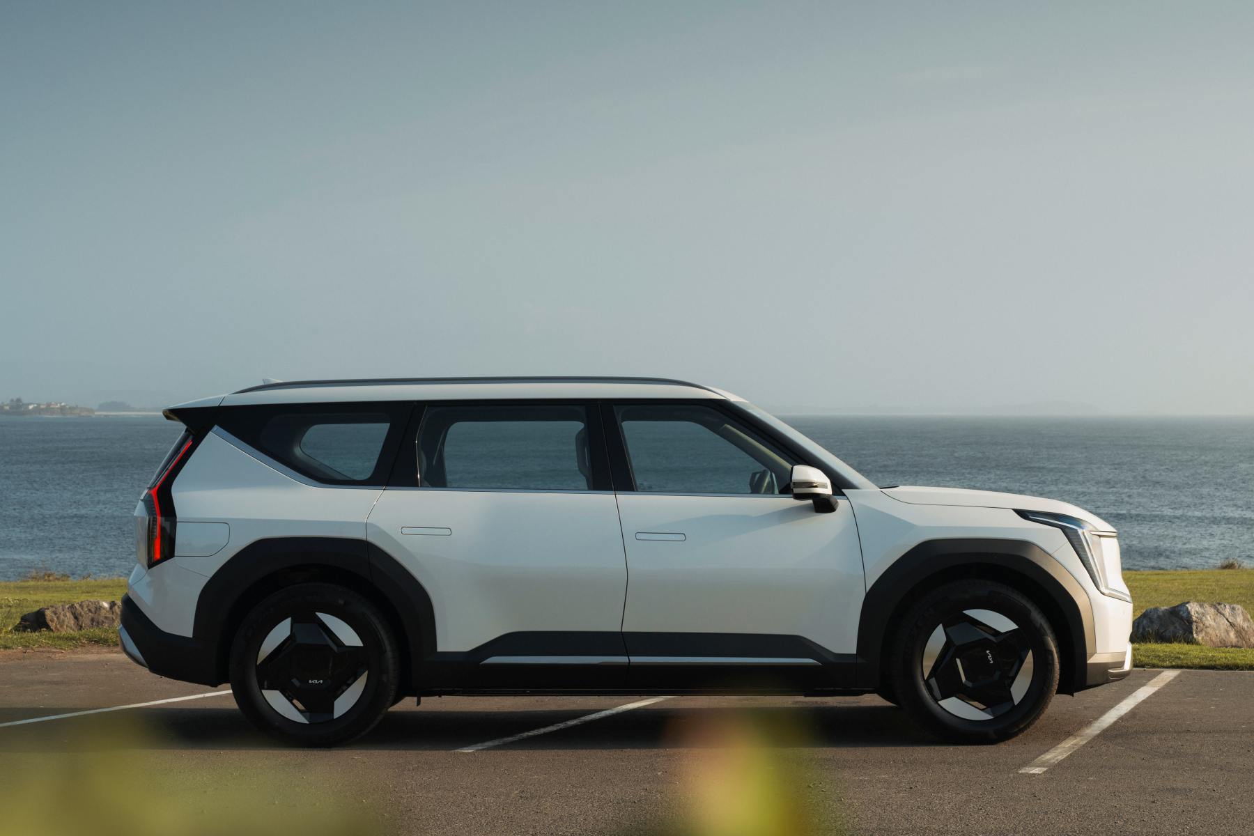 2024 Kia EV9 Air profile 1