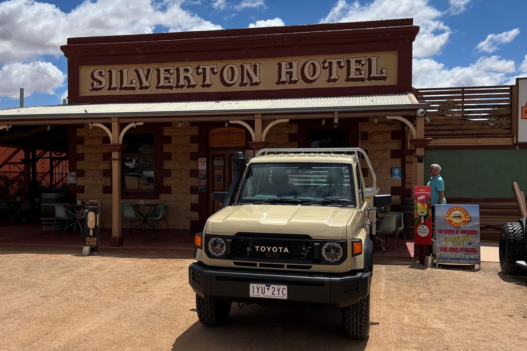 Toyota LandCruiser 70 series Ute at silverton Hotel