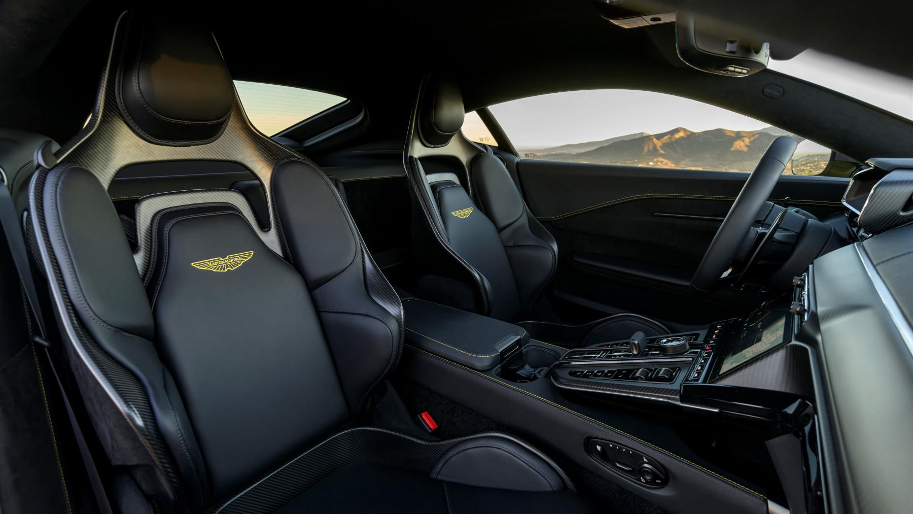 Aston Martin Vantage interior frontal seats 1