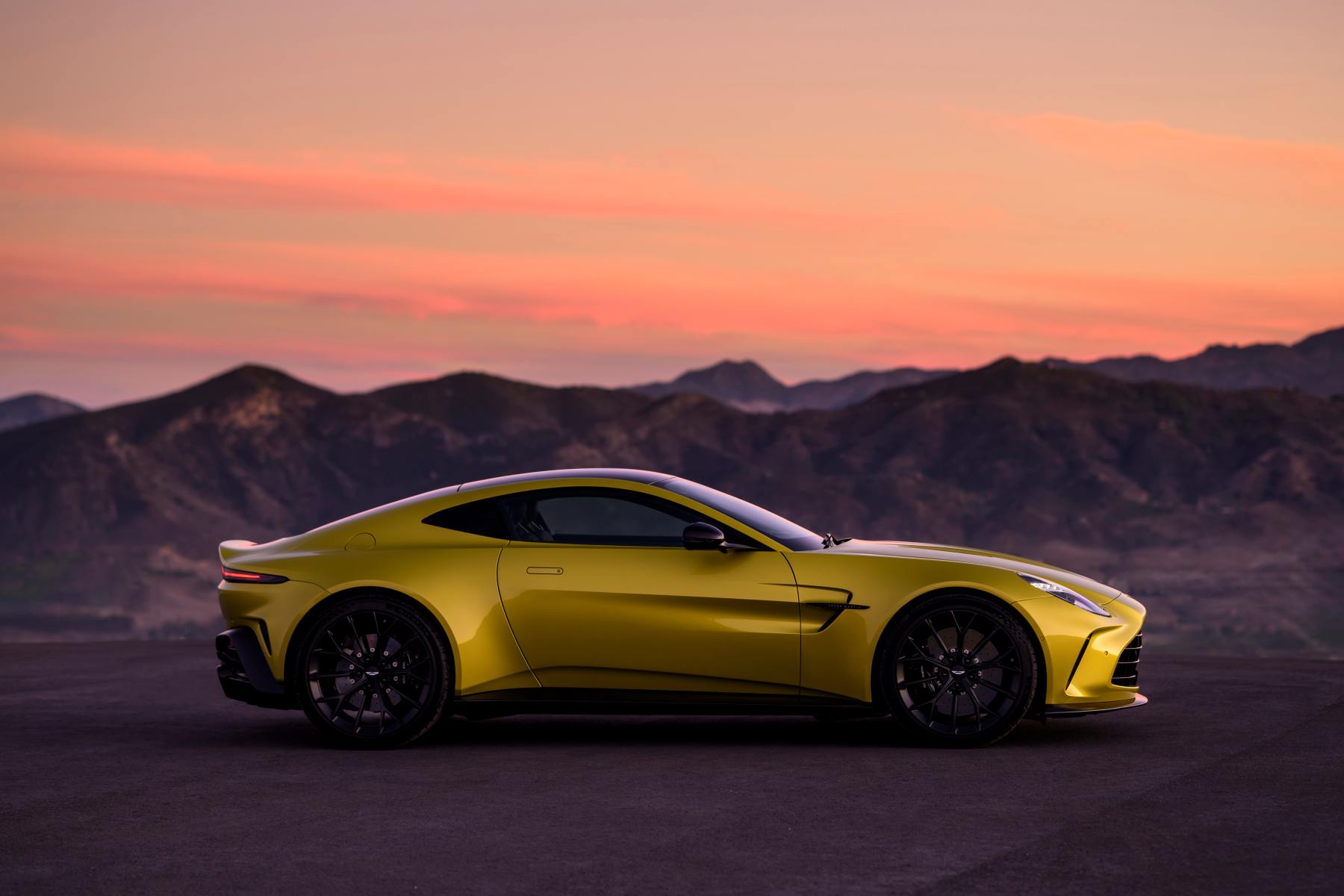 Aston Martin Vantage profile