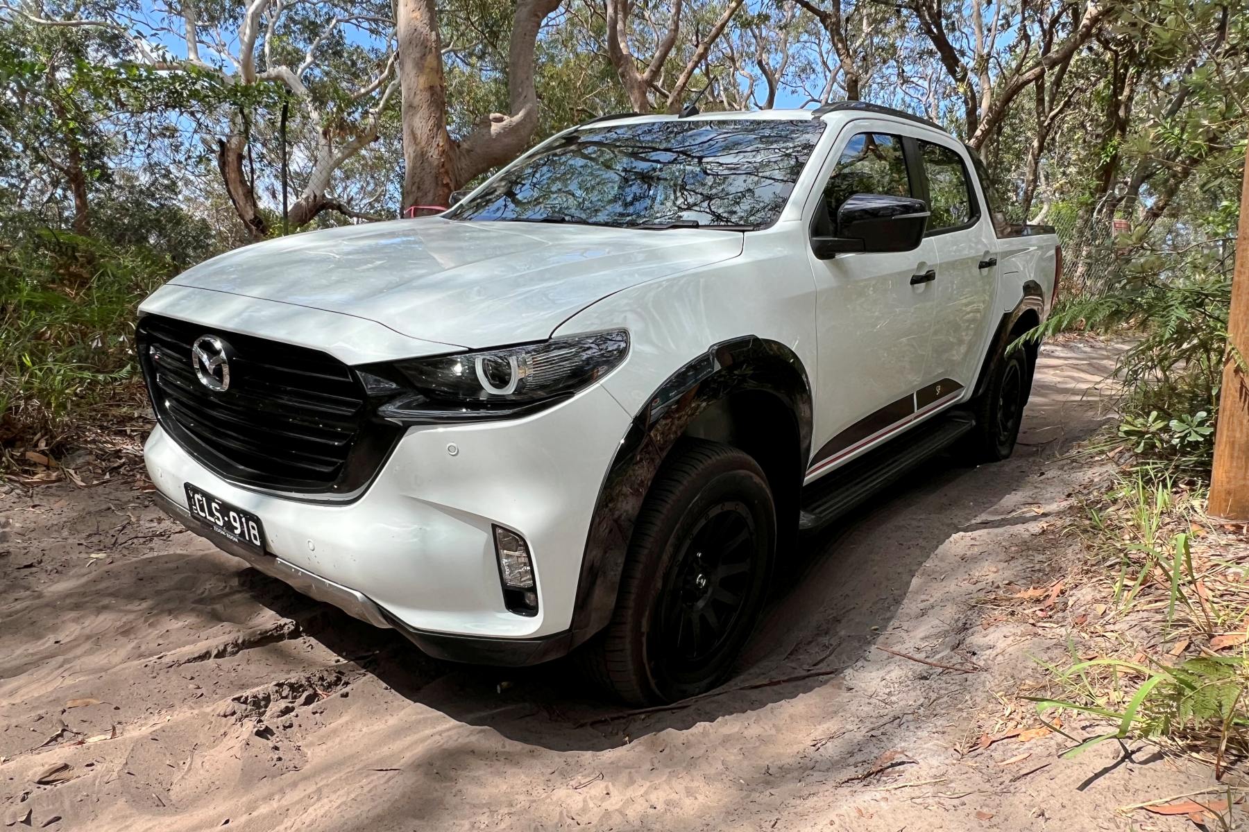 Mazda BT-50 SP front quarter 3