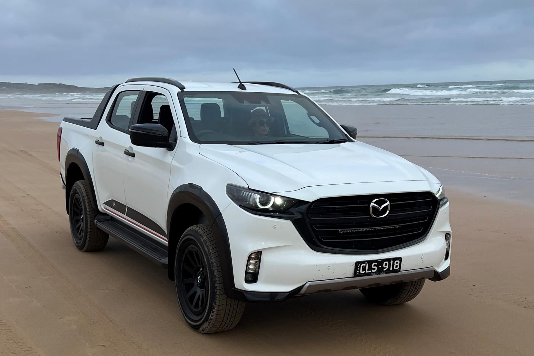 Mazda BT-50 SP front quarter 4