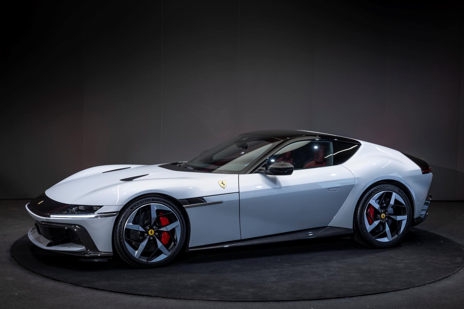 Ferrari 12Cilindri_white_profile
