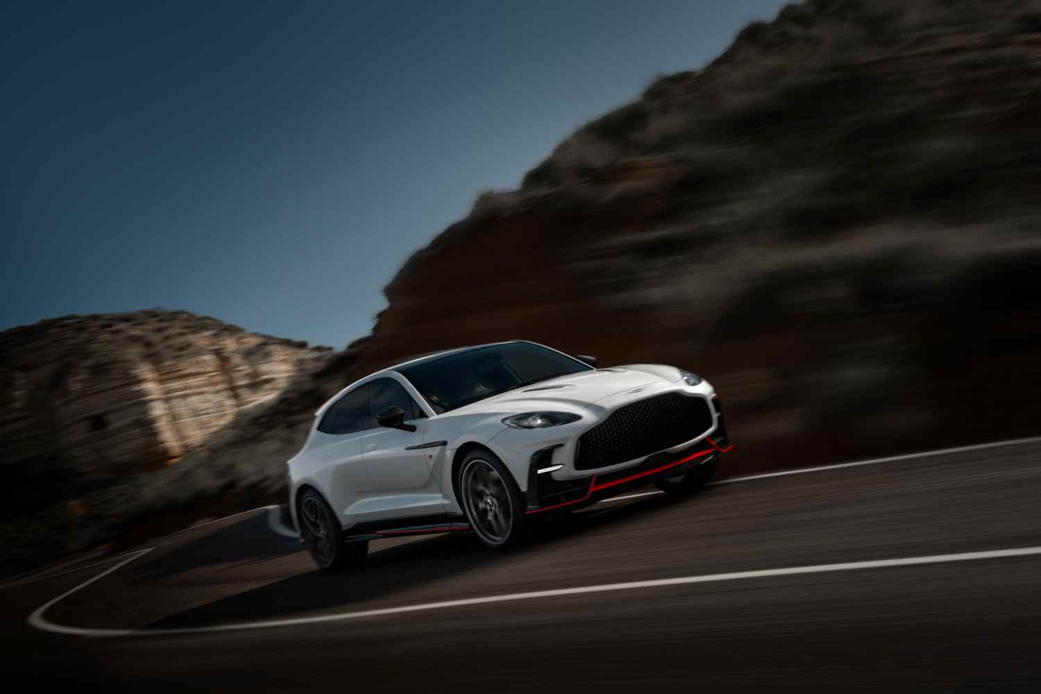 Aston Martin DBX S_1