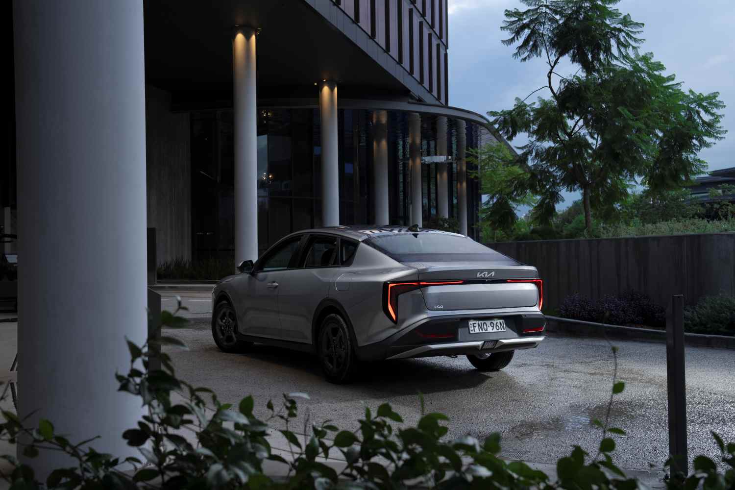 Kia K4 front rear 1