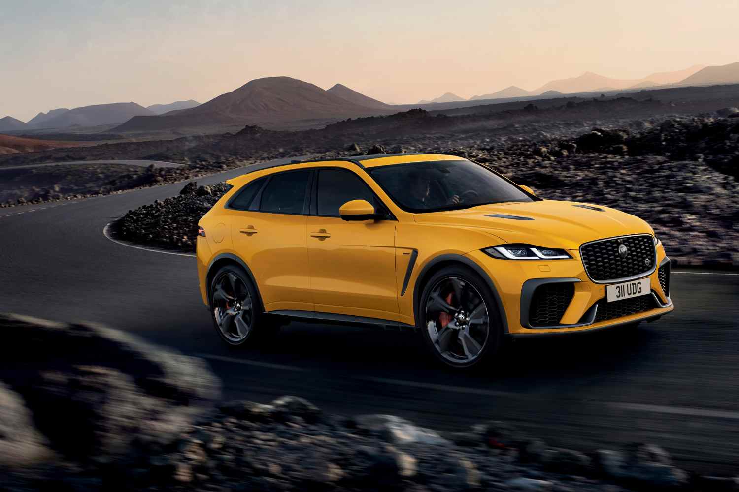 1_JAGUAR F-PACE SVR 575 ULTIMATE EDITION_SORRENTO_YELLOW_16X9