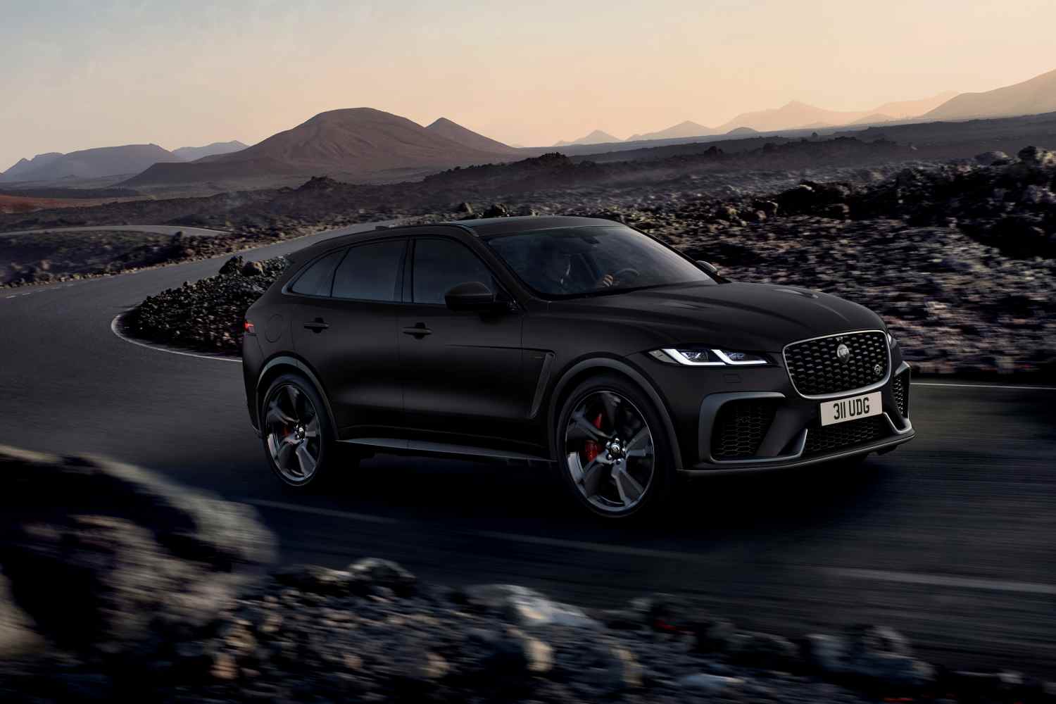 3_JAGUAR F-PACE SVR 575 ULTIMATE EDITION_LIGURIAN BLACK_16x9