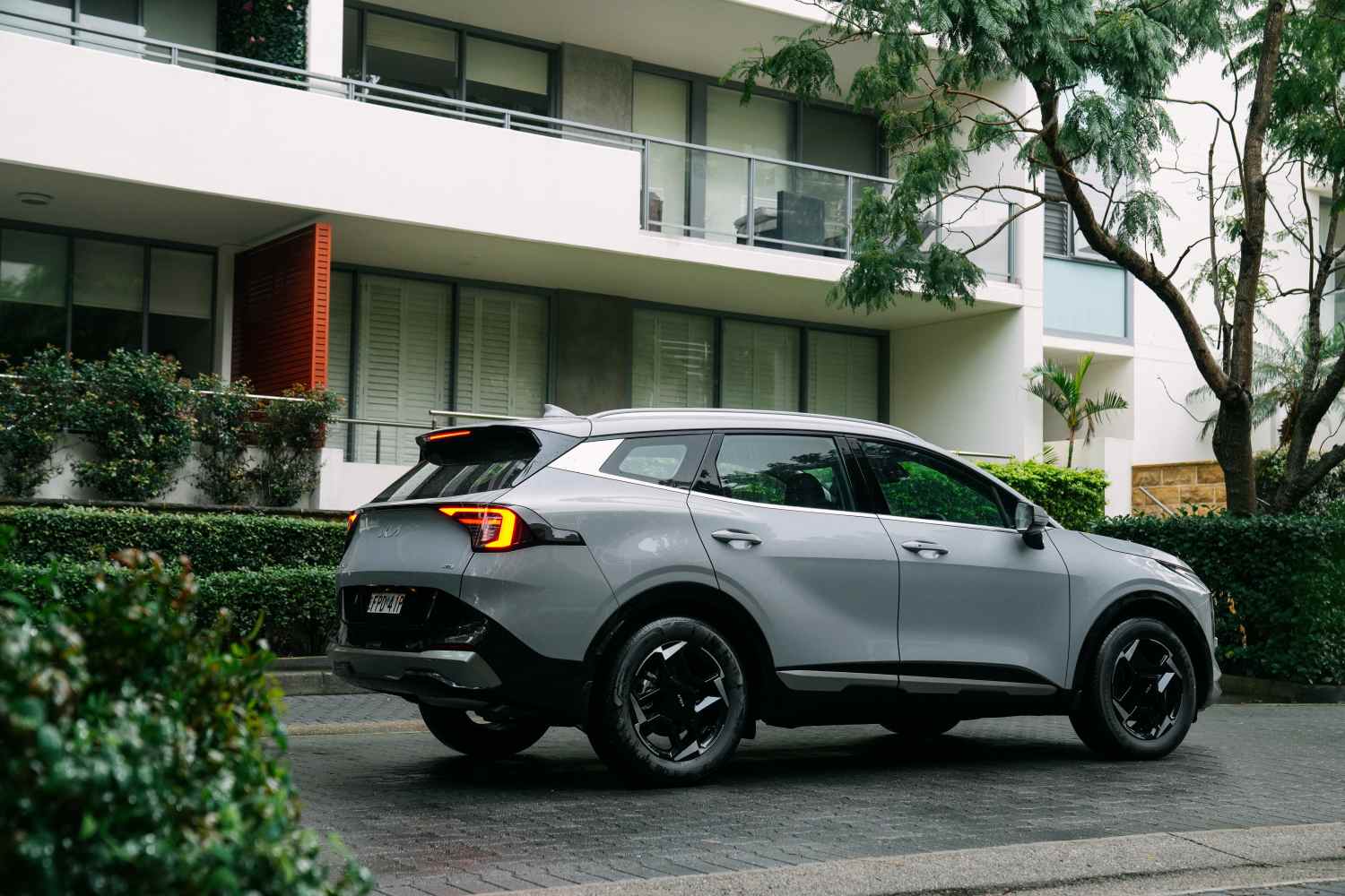 Kia Sportage 2026 rear quarter 1